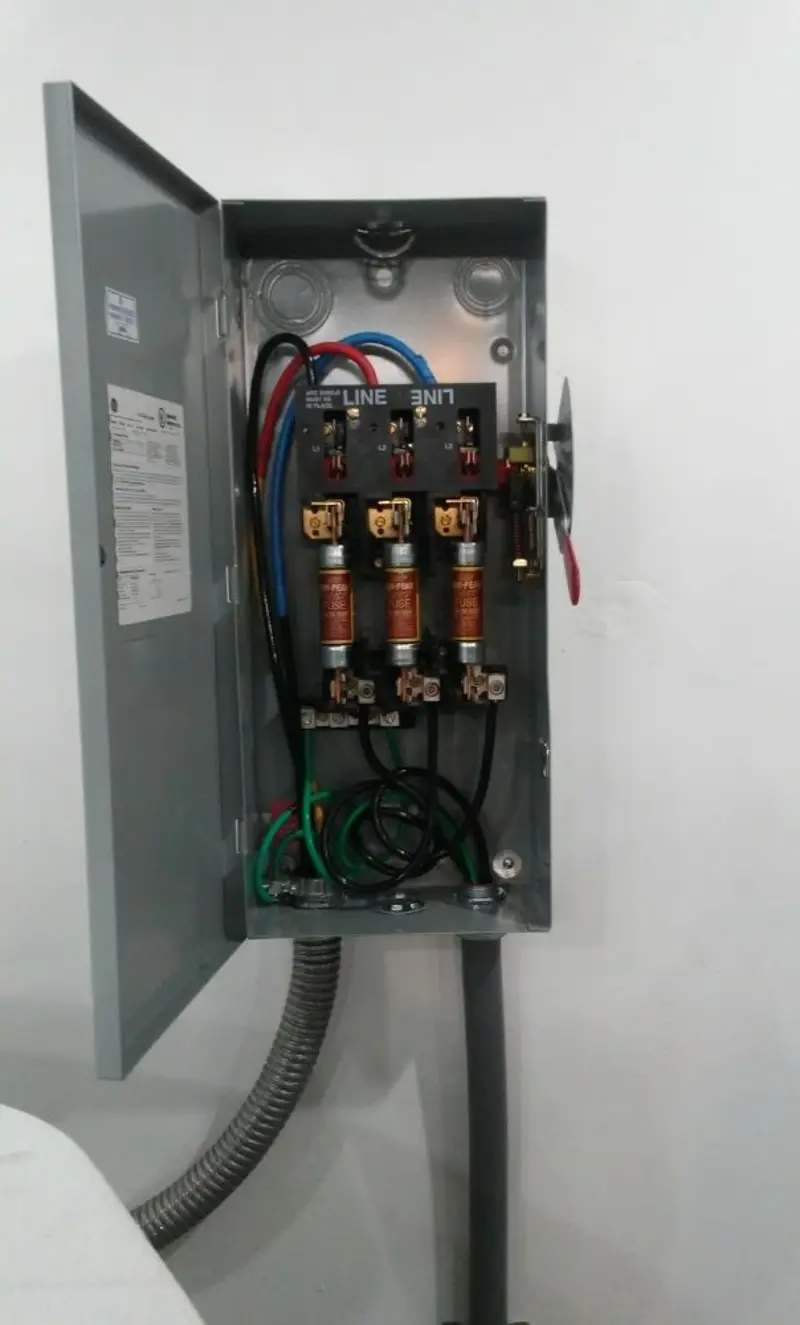 Three-phase disconnect switch installed for Smoke Detector Installation in Gaines